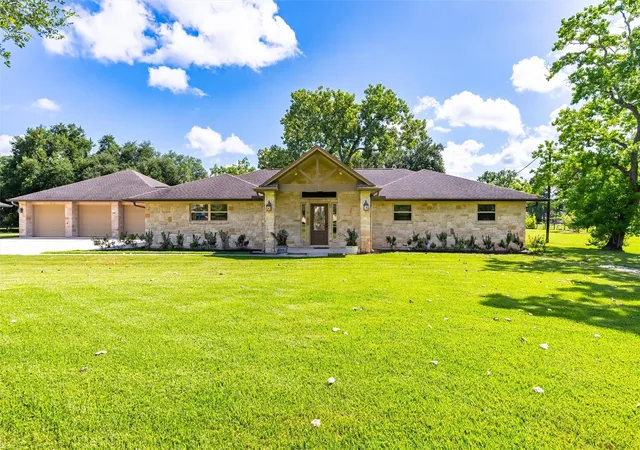 4th image of 603 Rustic Ln, Friendswood, TX 77546 | MLS# 61999524
