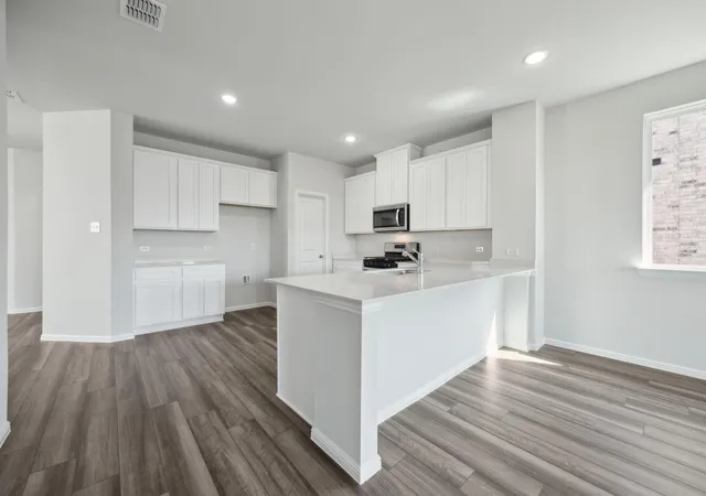 5th image of 31203 Casanova Dr, Huffman, TX 77336 | MLS# 96213201