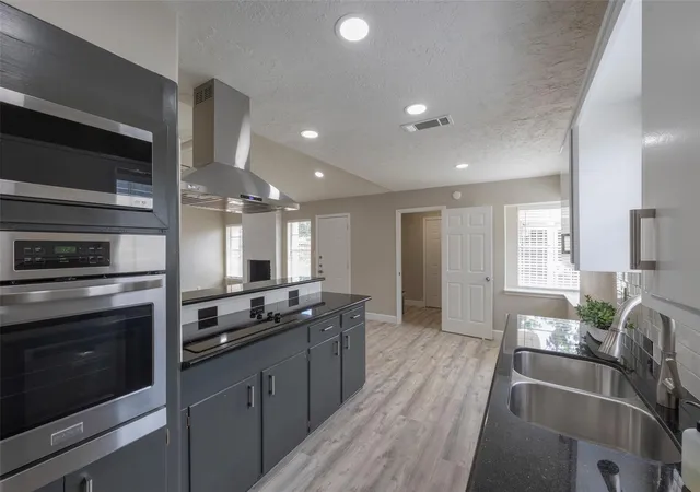 Photo 2 of Single family home for sale at 9315 Fairdale Ln, Houston, TX 77063 | MLS# 59117842 | Listing updated on 2026-08-22