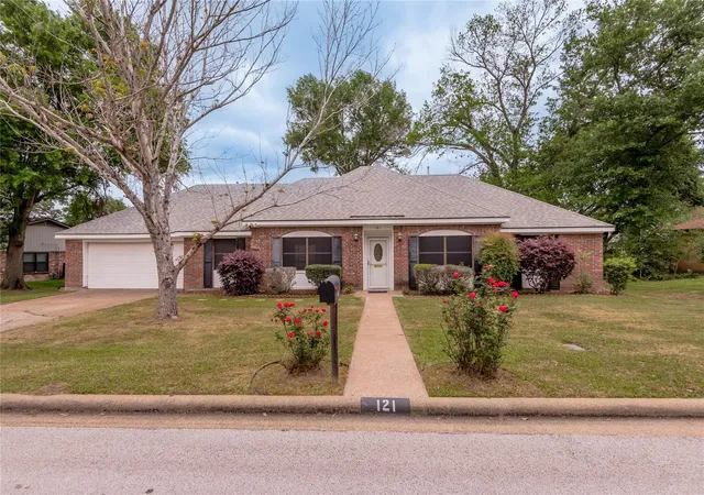 1st image of 121 Elmwood St, Huntsville, TX 77320 | MLS# 53033237
