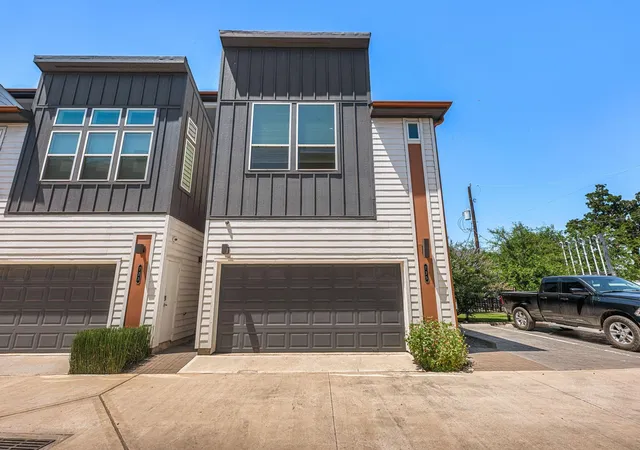 Photo 2 of Single family home for sale at 725 N Emile St, Houston, TX 77020 | MLS# 37329332 | Listing updated on 2026-05-15