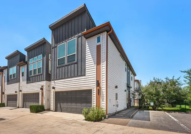 Photo 3 of Single family home for sale at 725 N Emile St, Houston, TX 77020 | MLS# 37329332 | Listing updated on 2026-05-15