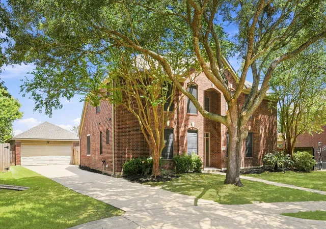 Photo 2 of Single family home for sale at 13507 Willow Heights Ct, Houston, TX 77059 | MLS# 84629933 | Listing updated on 2026-09-21