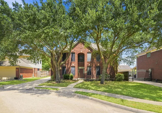 Photo 3 of Single family home for sale at 13507 Willow Heights Ct, Houston, TX 77059 | MLS# 84629933 | Listing updated on 2026-09-21