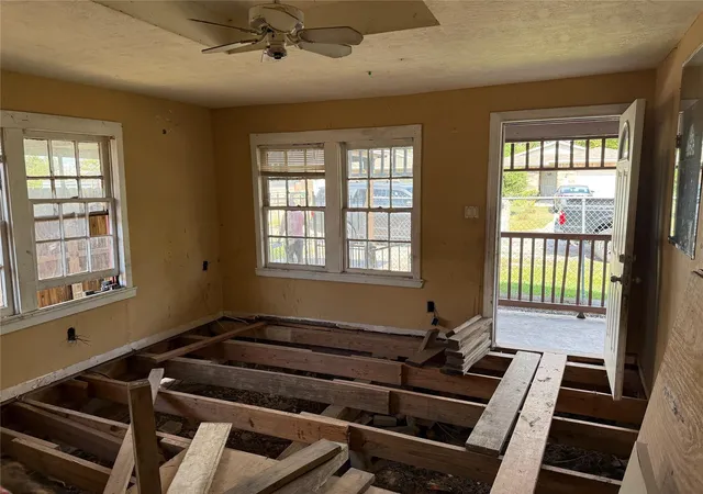 2nd image of 7952 Cinderella St, Houston, TX 77028 | MLS# 76040313