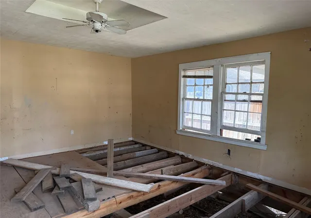 3rd image of 7952 Cinderella St, Houston, TX 77028 | MLS# 76040313
