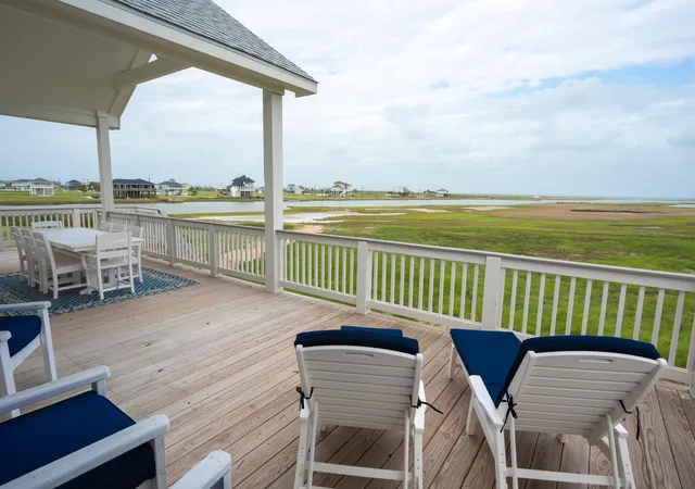 4th image of 18414 Indian Beach Ct, Galveston, TX 77554 | MLS# 65988990