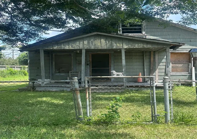 Photo 1 of Sale Pending at 3615 Crandon St, Houston, TX 77026 | MLS# 58584587 | Listing updated on 2026-09-15