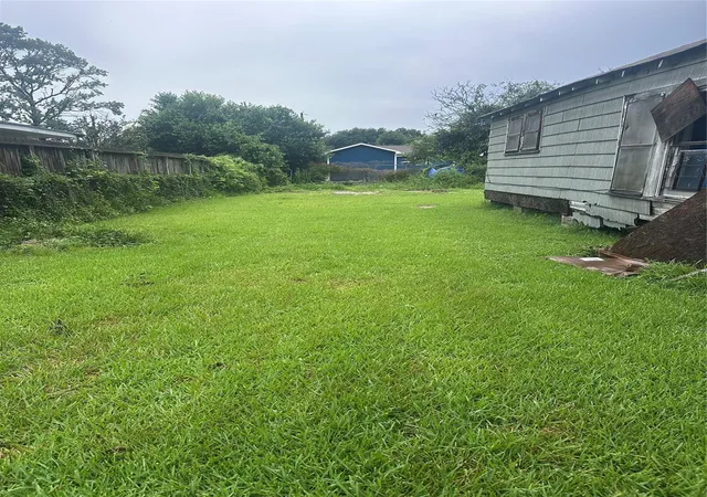 Photo 3 of Sale Pending at 3615 Crandon St, Houston, TX 77026 | MLS# 58584587 | Listing updated on 2026-09-15