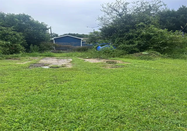 Photo 4 of Sale Pending at 3615 Crandon St, Houston, TX 77026 | MLS# 58584587 | Listing updated on 2026-09-15