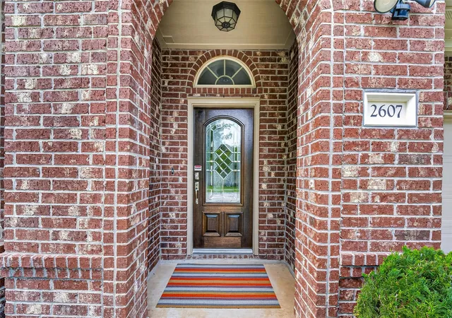 Photo 3 of Sale Pending at 2607 River Run Rd, Missouri City, TX 77459 | MLS# 82484130 | Listing updated on 2026-09-16