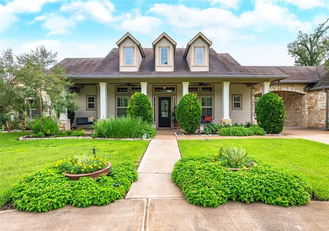 Photo 2 of Single family home for sale at 17126 Hamill Dr, Rosharon, TX 77583 | MLS# 97735616 | Listing updated on 2026-08-05