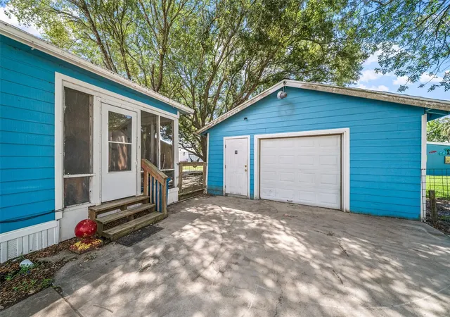 3rd image of 307 Center St, Matagorda, TX 77457 | MLS# 81028972