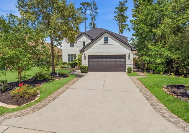Photo 2 of Single family home for sale at 19 W Lasting Spring Cir, Spring, TX 77389 | MLS# 66961330 | Listing updated on 2026-09-09