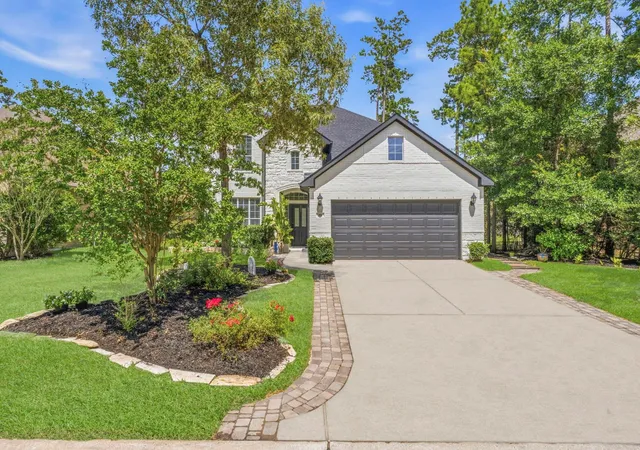 Photo 2 of Single family home for sale at 19 W Lasting Spring Cir, Spring, TX 77389 | MLS# 66961330 | Listing updated on 2026-09-09
