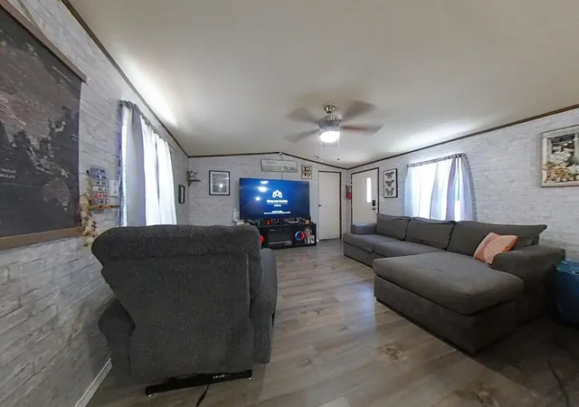 Photo 3 of Single family home for sale at 152 E Oak Shadows, Onalaska, TX 77360 | MLS# 33510627 | Listing updated on 2026-07-31