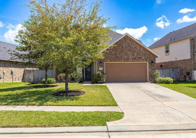 Photo 2 of Sale Pending at 15415 Greenford Glen Dr, Cypress, TX 77429 | MLS# 33167676 | Listing updated on 2026-09-03