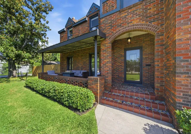 Photo 3 of Single family home for sale at 210 Coronado St, Houston, TX 77009 | MLS# 72741053 | Listing updated on 2026-07-11