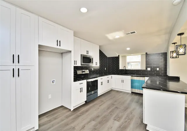 3rd image of 2035 Round Spring Dr, Kingwood, TX 77339 | MLS# 34188771