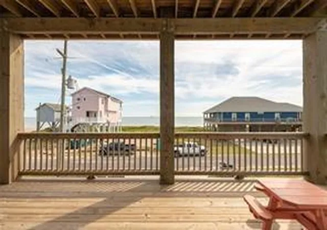 4th image of 1129 Blue Water Dr, Port Bolivar, TX 77650 | MLS# 14482765