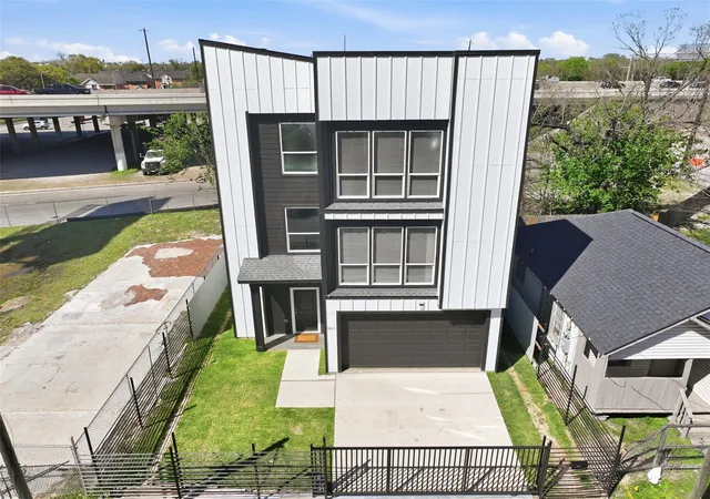 Photo 3 of Single family home for sale at 3411 Nance St, Houston, TX 77020 | MLS# 63788633 | Listing updated on 2026-09-18
