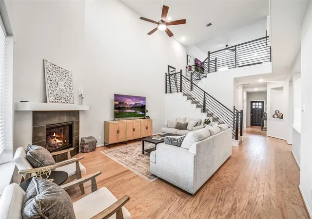 3rd image of 2460 Fairway Harbor Dr, Katy, TX 77493 | MLS# 9697392