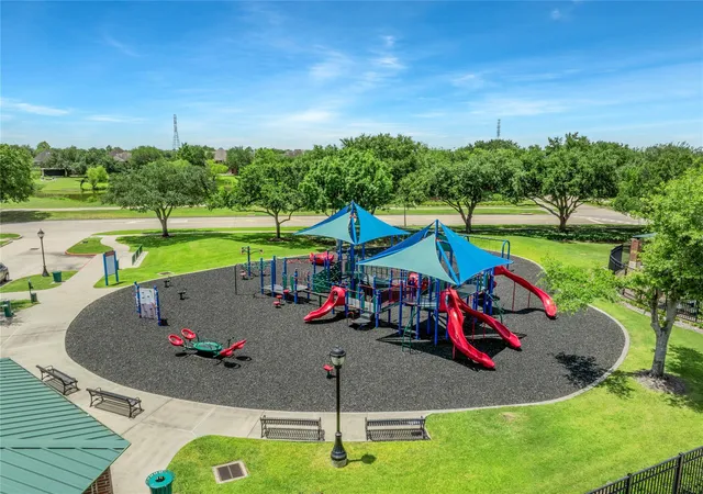 Photo 49 of Townhouse for sale at 3330 Knollcrest Ln, Pearland, TX 77584 | MLS# 26622272 | Listing updated on 2026-09-23