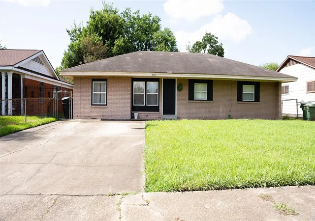 1st image of 4111 Madden Ln, Houston, TX 77047 | MLS# 61014371