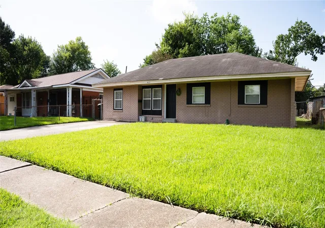 3rd image of 4111 Madden Ln, Houston, TX 77047 | MLS# 61014371