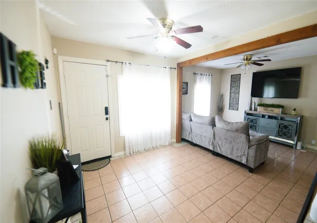 4th image of 4111 Madden Ln, Houston, TX 77047 | MLS# 61014371
