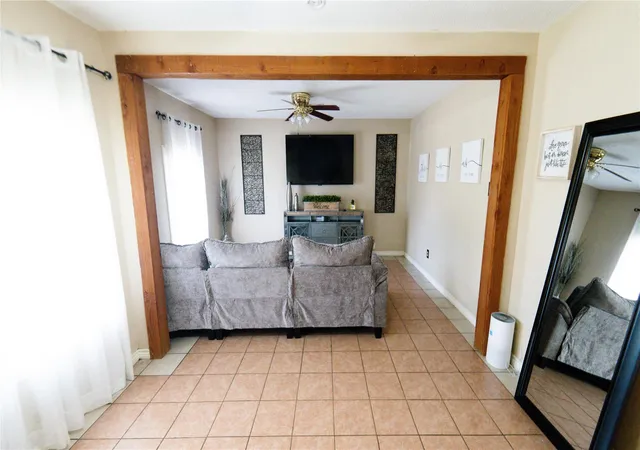 5th image of 4111 Madden Ln, Houston, TX 77047 | MLS# 61014371