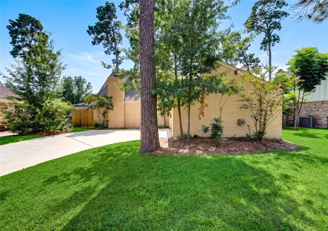 Photo 3 of Single family home for sale at 25027 Barmby Dr, Spring, TX 77389 | MLS# 46327787 | Listing updated on 2026-09-12