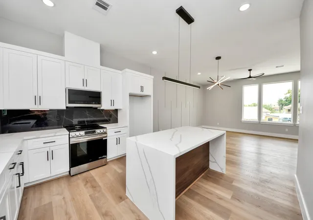 4th image of 2206 Carr Street, Houston, TX 77026 | MLS# 10870204