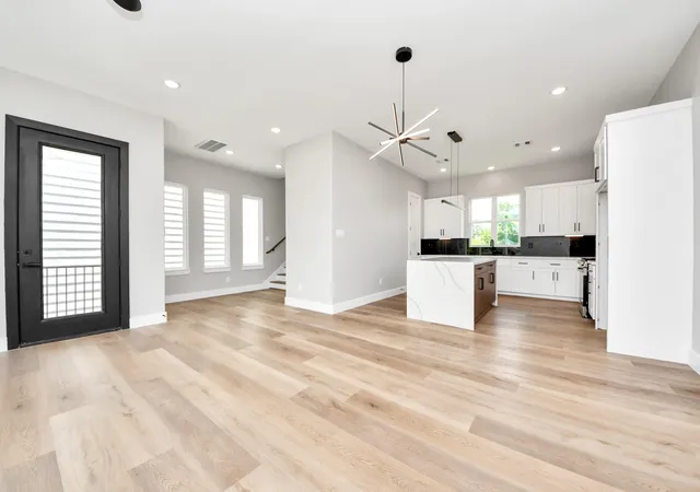 5th image of 2206 Carr Street, Houston, TX 77026 | MLS# 10870204