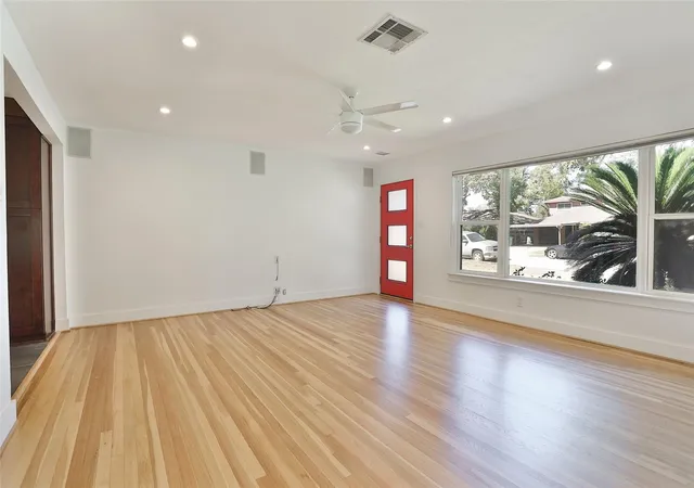 Photo 4 of Single family home for sale at 4613 Libbey Ln, Houston, TX 77092 | MLS# 76554186 | Listing updated on 2026-09-20
