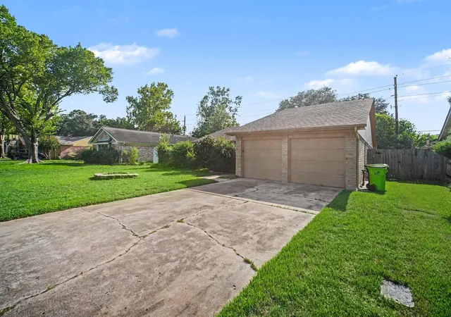 Photo 3 of Sale Pending at 5111 Blueberry Hl Dr, Houston, TX 77084 | MLS# 11001578 | Listing updated on 2026-08-27