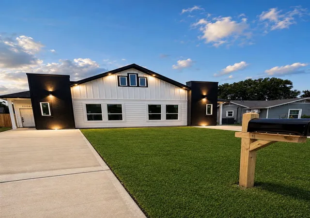 1st image of 2006 Vince St, Pasadena, TX 77502 | MLS# 60891093