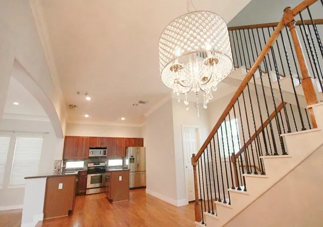 Photo 3 of Townhouse for sale at 920 W 26th Street, Houston, TX 77008 | MLS# 75271756 | Listing updated on 2026-07-04