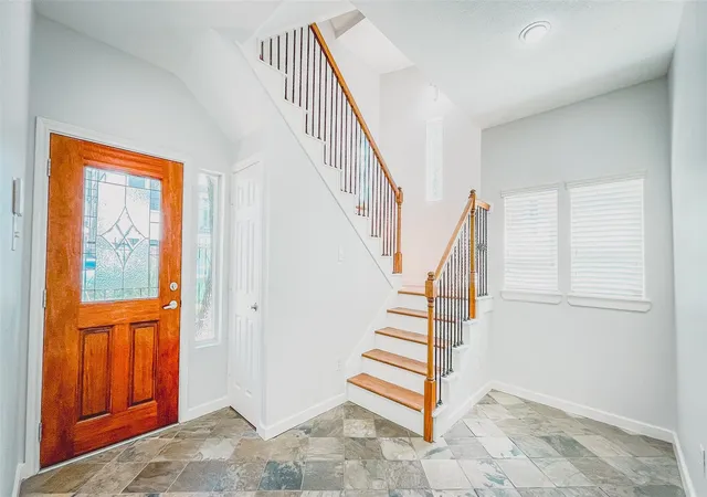 Photo 3 of Townhouse for sale at 920 W 26th Street, Houston, TX 77008 | MLS# 75271756 | Listing updated on 2026-07-04