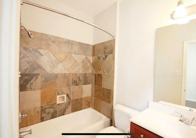 Photo 4 of Townhouse for sale at 920 W 26th Street, Houston, TX 77008 | MLS# 75271756 | Listing updated on 2026-07-04