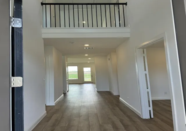 Photo 3 of Sale Pending at 31407 Meadow Run Ln, Fulshear, TX 77423 | MLS# 76605453 | Listing updated on 2026-09-01