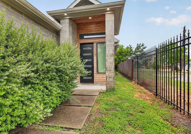 2nd image of 3267 Simmons St, Houston, TX 77004 | MLS# 91898117