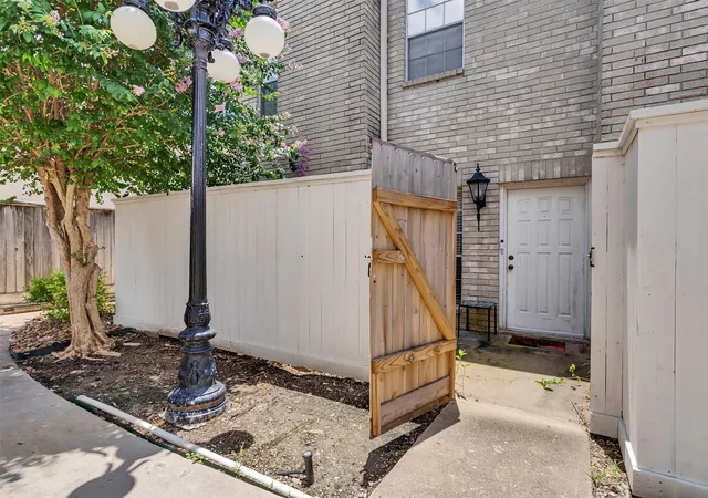 Photo 3 of Sale Pending at 4001 Tanglewilde St #605, Houston, TX 77063 | MLS# 35052262 | Listing updated on 2026-09-04