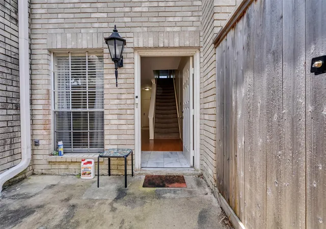 Photo 3 of Sale Pending at 4001 Tanglewilde St #605, Houston, TX 77063 | MLS# 35052262 | Listing updated on 2026-09-04