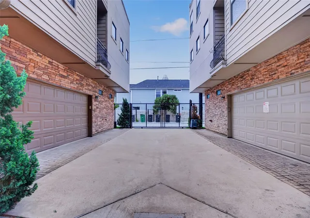 1st image of 1420 Wilson St, Houston, TX 77019 | MLS# 77413406