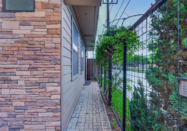 3rd image of 1420 Wilson St, Houston, TX 77019 | MLS# 77413406