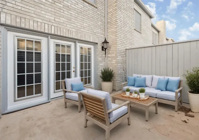 Photo 4 of Townhouse for sale at 332 Wilcrest Dr #332, Houston, TX 77042 | MLS# 6967607 | Listing updated on 2026-07-18