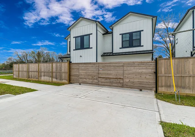 3rd image of 2720 Spence Rd, Houston, TX 77093 | MLS# 12555732
