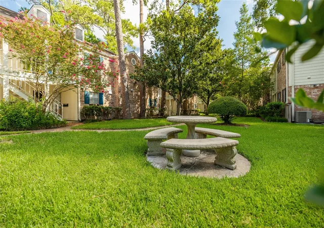 3rd image of 869 Wax Myrtle Ln, Houston, TX 77079