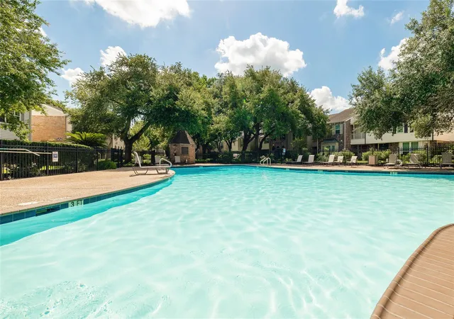 4th image of 869 Wax Myrtle Ln, Houston, TX 77079